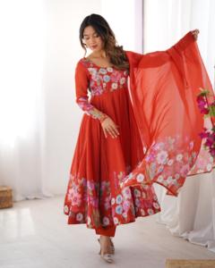 Magnifique robe Anarkali indienne pakistanaise en tissu organza, imprimé floral fantaisie, pour fêtes, mariages, occasions décontractées, vêtements traditionnels pour femmes. - Product Image 5