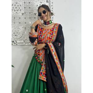 Ropa tradicional china Hermosa Lehenga Choli con espejo real Trabajo hecho a mano - Product Image 3