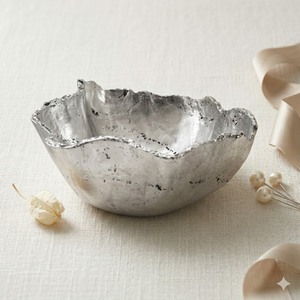 Bol de service moderne et unique en aluminium, fait main, avec bordure argentée déchirée, pour décoration d'intérieur de luxe, pièce maîtresse asymétrique - Product Image 1