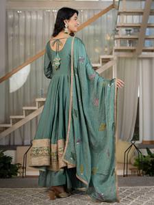 Green Embroidered Silk Reversible Moisture-Wicking Wrinkle-Free Floor-Length Loose-Fit <b>Kurti</b> Set Heavy Dupatta <b>Indian</b>/Pakistani - Product Image 4