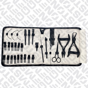 Kit d'outils pour extensions de cheveux noirs en acier inoxydable, comprenant des pinces microlink, des clips, des aiguilles, un peigne de coiffage durable et réutilisable, avec logo personnalisé - Product Image 1