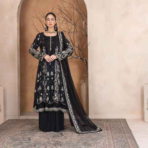 MARIA.B NUEVO ARTÍCULO*TELA DE SEDA CON GRIP, HILOS, LENTEJUELAS Y TRABAJO MANUAL CON CORTES LÁSER Y ADORNOS - Product Image 1