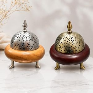Brûleur d'encens Oud artisanal en bois d'acacia et mangue, écologique, avec motif sculpté et couvercle en laiton, pour les Émirats arabes unis et l'Arabie Saoudite - Product Image 6