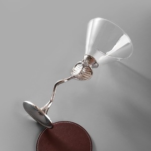 Verre à cocktail élégant en acier inoxydable à long pied avec base ronde, design moderne, idéal pour les occasions festives – Meilleures ventes - Product Image 2