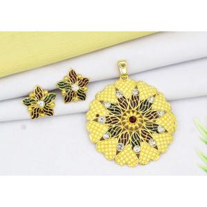 Ensemble de pendentifs de bijoux ethniques de créateur Chaîne de boucles d'oreilles en alliage de laiton plaqué or Style d'exportation traditionnel à la mode - Product Image 6