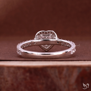 Bague en or blanc 0,5 carat avec diamant en forme de cœur et halo, pierre cultivée en laboratoire, bande pavée romantique - Product Image 3