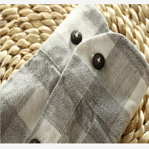 เสื้อเชิ้ตซาตินแฟชั่นใหม่สำหรับผู้ชาย ขายดี น้ำหนัก 180 กรัม ผ้าฝ้าย 100% เนื้อหนา ระบายอากาศได้ดี เป็นมิตรกับสิ่งแวดล้อม ทรงยาว ปลายเสื้อโค้ง ใส่สบายสำหรับฤดูร้อน - Product Image 3