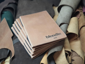 Elegante Porta Menús de Cuero de Lujo con Protección Duradera a Prueba de Olores para Restaurantes, Cafés y Comedores, Personalización de Marca LMC-0087 - Product Image 5