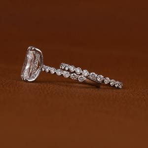 Anillo de Diamante Cultivado en Laboratorio de 2 Quilates, Corte Radiante, con Banda de Diamantes Solitarios, Certificado IGI, Moderno, Juego de Anillos de Boda de Oro Sólido de 14k - Product Image 4