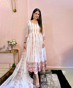 Sterling Creations Nuevo Diseño de Pishwas Reversible de Georgette Sintética de Secado Rápido, Ajuste Delgado con Hermoso Bordado de Lentejuelas en el Lateral - Product Image 1