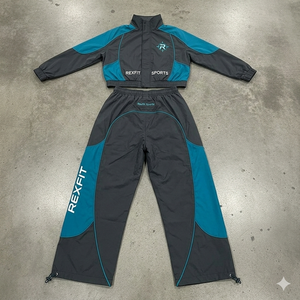 Conjunto Deportivo Rexfit Impermeable para Entrenamiento, Chaqueta y Pantalones Cortos Color Verde con Diseño de Parches, Cortavientos Deportivo para Hombre - Product Image 4