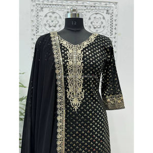 Fabzonefabindia présentant la nouvelle fête était belle broderie lourde fantaisie et haut de travail à paillettes de 5mm-Sharara avec Dupatta - Product Image 4