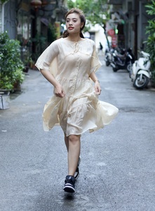เดรสยาวปานกลางขนาดใหญ่พิเศษสไตล์เรียบง่ายเก๋ไก๋ผ่อนคลาย100% โลโก้ผ้าทอด้านหลังพิมพ์ลายดิจิตอล - Product Image 4