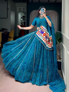 <b>Women</b> Traditional Cotton <b>Lehenga</b> Choli Set Floor Length Loose Fit India Pakistan Style Embroidered Wedding Wear - Product Image 2