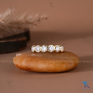 แหวนแต่งงานครบรอบแบบมินิมอลลิสต์ ทองคำขาวประดับเพชรแล็บโกรว์ทรงบริลเลียนท์คัท ครึ่งวง แบบขายส่งและสั่งทำได้ - Product Image 1