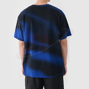 Camiseta de algodón para hombre, cuello redondo, manga corta, teñido degradado azul y negro, ajuste regular, informal, tejido transpirable, diseño de color liso - Product Image 2