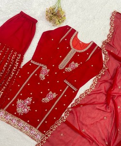 Salwar Kameez Rojo de Seda Bordado para Mujer con Dupatta, Traje Tradicional Indio Pakistaní para Bodas 82842 - LM -15 Corte Regular - Product Image 3