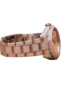 Montre-bracelet ronde pour femme avec cadran vert numérique, design luxueux fait main, entièrement sertie de diamants. - Product Image 2