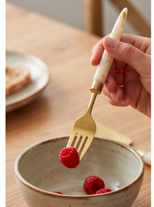 Elegante Juego de Cubiertos Dorados con Mangos de Mármol, Acabado Mate, Apto para Lavavajillas, para Bodas y Uso Doméstico - Product Image 4