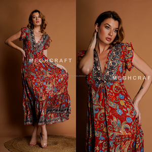 Venta al por mayor Uno Maxi vestido con estampado floral estilo bohemio transpirable seda Casual cuello en V ropa de playa para el verano Europa moda - Product Image 1