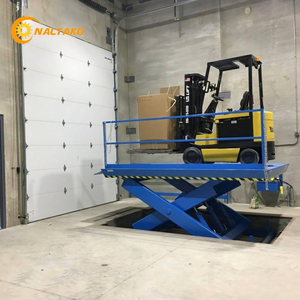Table élévatrice à ciseaux électrique de 1500 kg avec rampe d'accès intégrée pour le chargement de chariots à palettes - Product Image 1