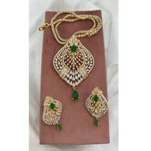 Ensemble de pendentifs en zircon plaqué or bicolore en laiton de qualité supérieure CZ, avec chaîne, collection pour femmes, idéal pour les soirées - Product Image 2