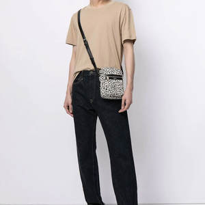 Camiseta de Hombre de Alta Calidad, Ecológica, de Secado Rápido, de Poliéster/Algodón, con Impresión Personalizada de su Logotipo, en Venta, Entrega Rápida - Product Image 4