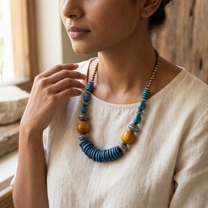 Ensemble de colliers écologiques pour femmes, bijoux légers pour occasions festives avec boucles d'oreilles, disponible à bon prix - Product Image 3