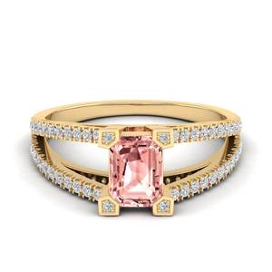 REYES แหวนหมั้นพลอยมอร์แกไนต์ทรงเอเมอรัลด์คัท 1 กะรัตสำหรับผู้หญิง ทองคำแท้ 14K สีเหลืองทอง พร้อมใบรับรองเครื่องประดับเพชร - Product Image 1