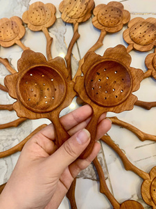 Cuillère à fentes en bois naturel pour la cuisine et le passage des aliments, fabriquée au Vietnam, avec service de gravure de logo - Product Image 2