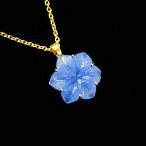 Colgante de calcedonia azul natural con forma de flor, collar de piedras preciosas talladas, elegante colgante de calcedonia para mujer, fabricación de joyería al por mayor. - Product Image 4
