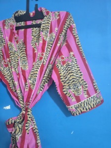 Robe pour femmes à imprimé tigre rose, manches trois quarts, longueur intégrale, fermeture à cordon, vêtements décontractés d'été, tricotée, 100% coton, douce - Product Image 5