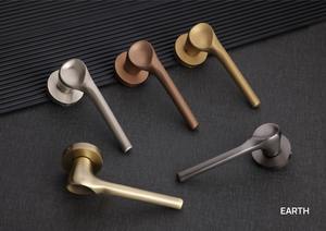 Quincaillerie de haute qualité en laiton et en zinc pour portes d'une épaisseur de 35 mm à 50 mm dans les hôtels de luxe, les appartements et les immeubles de bureaux modernes. - Product Image 3