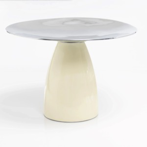 Support à gâteau rond en céramique avec dessus marbré blanc et base crème, plat de service décoratif monobloc - Product Image 5