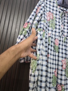 Robe tunique en coton à carreaux noirs et imprimé floral, manches courtes, longueur mi-cuisse, style vacances, robe de club, robe cintrée - Product Image 3