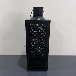 โคมไฟรอมฎอนงานฝีมือเหล็กสีดำ ดีไซน์ศิลป์ประดับตกแต่ง พร้อมที่ใส่เทียนลายสลัก สำหรับตกแต่งโต๊ะบ้าน - Product Image 3