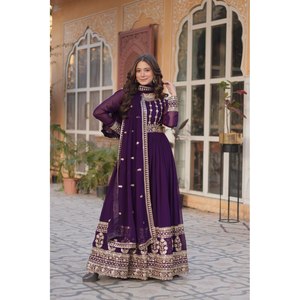 Robe de soirée brodée de paillettes avec robe de soirée Dupatta avec un travail impressionnant - Product Image 1