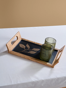 Plateau de service en bois rectangulaire, base noire, peint à la main, design moderne, mariage, écologique, passe au lave-vaisselle - Product Image 1