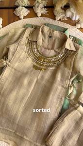 Ensemble 3 pièces haut de gamme élégant en organza froissé Salsa pour femme, comprenant un boléro, un pantalon et un haut court à manches mi-longues, longueur genou, avec nœud fait main - Product Image 5