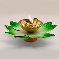 Diya en laiton Lotus pour Pooja, lampe à huile traditionnelle en laiton avec un élégant motif de fleur de lotus, Diya décorative pour la prière hindoue à la maison