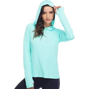 Sweat à capuche noir pour homme, manches longues, respirant, léger, UPF 50, 100% polyester, motif multi-imprimé, idéal pour les activités sportives - Product Image 1