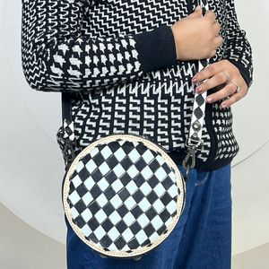 กระเป๋าหนังแท้ลายตารางหมากรุกสีดำขาวทรงกลมสะพายข้างแบบใหม่สำหรับผู้หญิงและเด็กผู้หญิง - Product Image 4