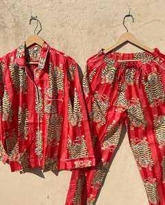 Conjunto de pijama con estampado animal rosa para mujer, ropa de dormir de algodón de manga larga, cuello vuelto informal, cintura elástica - Product Image 6