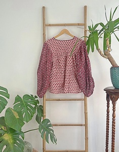 Blouse courte bohème en pur coton, imprimé floral terreux, style indien Bagru, pour femme, à porter au quotidien. - Product Image 2