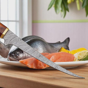 Cuchillo de filetear Damasco elegante hecho a mano con mango de madera y funda de cuero - Product Image 3