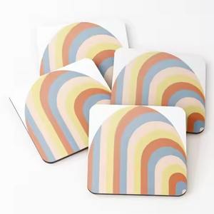 Ensemble de sous-verres en bois avec autocollants en émail de qualité supérieure pour la protection des surfaces de table et le placement des boissons - Product Image 1