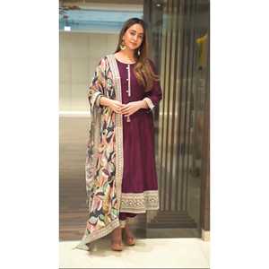 Robe de soirée de créateur avec broderie lourde et travail de sequins, robe avec dupatta, tenue de soirée - Product Image 1