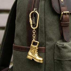 Porte-clés vintage en laiton massif, fait main, en forme de botte dorée, breloque de sac rustique style western, cadeau unique pour homme, porte-clés en métal durable - Product Image 2