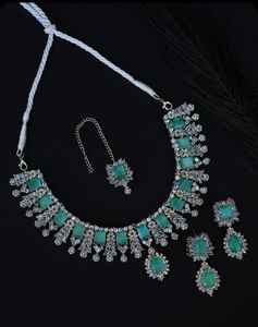 Conjuntos de Joyería de Circonio Tradicionales Indios y Pakistaníes Hechos a Mano, Estilo Bollywood, Chapados en Oro Antiguo para Bodas - Product Image 4