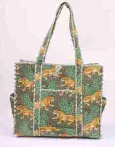 Sac fourre-tout en coton matelassé à imprimé léopard fait main avec fermeture à bouton, style bohème pour la plage et les voyages, dernier design de mode - Product Image 2
